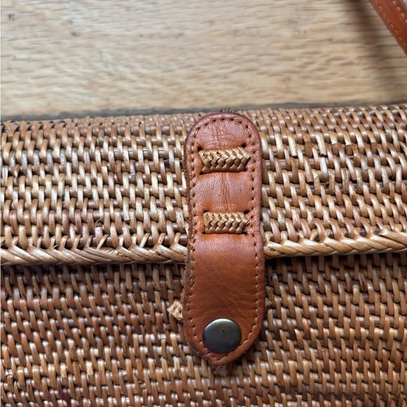 Crossbody Rattan Purse - Picture 3 of 6